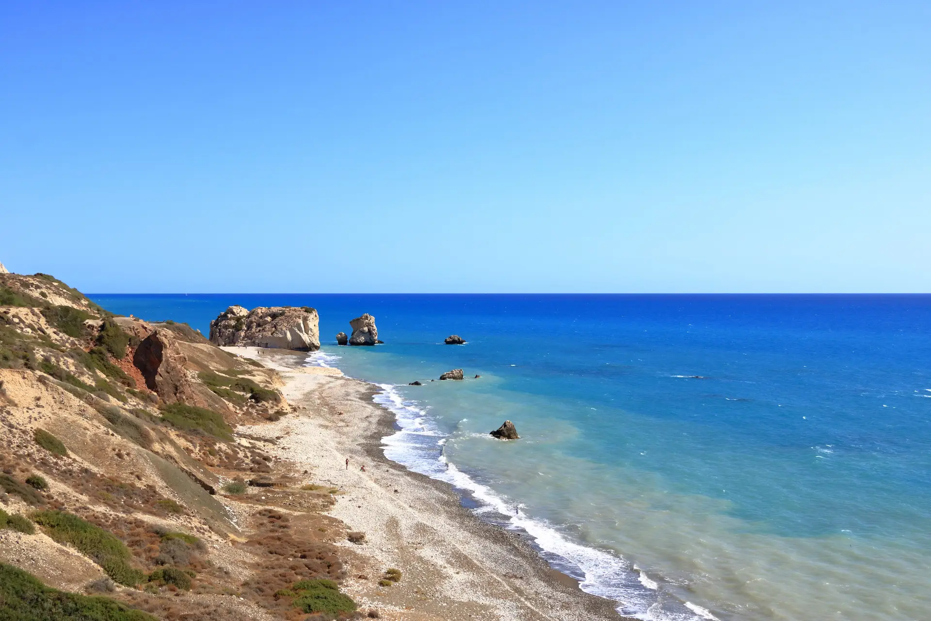 One of the advantages of a new firm in Cyprus is the great nature - Aphrodite's rock and beach in Cyprus, called Petra tou Romiou. Einer der Vorzüge eines neuen Unternehmens in Zypern ist auch die wunderschöne Natur – Aphrodites Felsen und Strand in Zypern, bekannt als Petra tou Romiou.