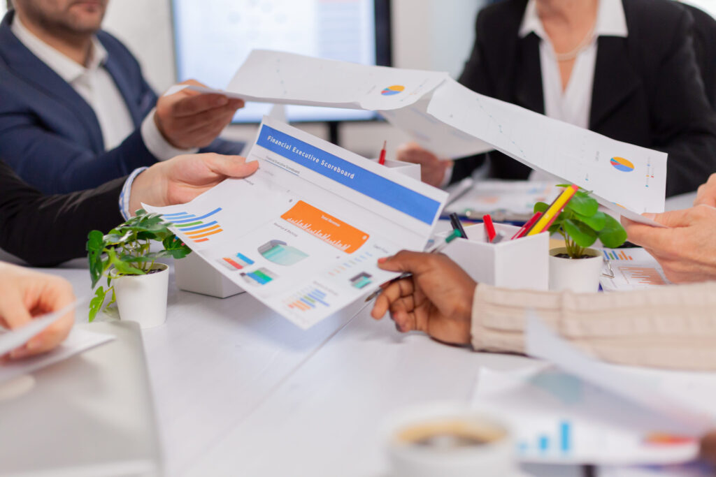 A startup is discussing startup funding through convertible loan notes - Ein Startup diskutiert ein Startupt Funding durch Convertible Loan Notes